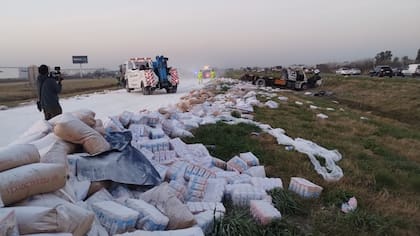 Las bolsas también se cayeron del camión