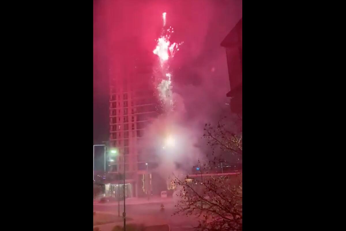 Las bombas de estruendo en Puerto Madero, en la puerta del hotel donde se hospedó Corinthians