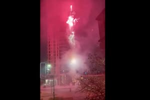 Las bombas de estruendo en Puerto Madero, en la puerta del hotel donde se hospedó Corinthians
