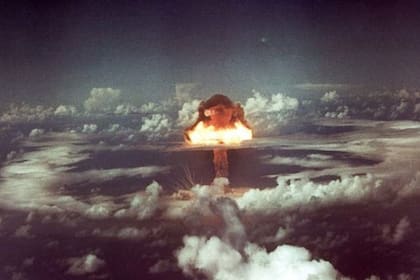 El viernes 19 de julio de 1957, cinco voluntarios vieron cómo estallaba una bomba atómica sobre sus cabezas; el experimento fue una manera de mitigar las críticas que recibía el gobierno de Eisenhower en el marco de la carrera militar con la Unión Soviética