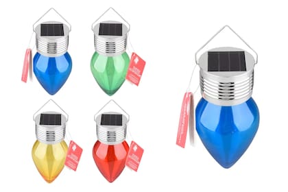 Las bombillas solares cuestan US$1,25 cada una en Dollar Tree y son ideales para colgar en árboles, cercas o porches (Dollar Tree)