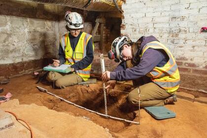 Las botellas contenían un líquido extraño y fueron llevadas a un laboratorio para investigar
(Fuente: George Brown / Asociación de Damas de Mount Vernon)