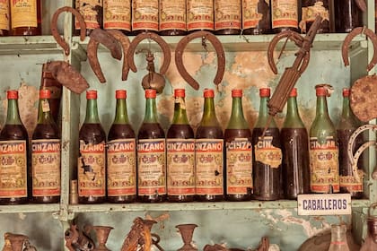Las botellas son de tiempos atrás, hay una de 1938
