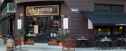 Las brochettes de vegetales son un gran sustituto para los que no quieren comer carne en La Cabrera