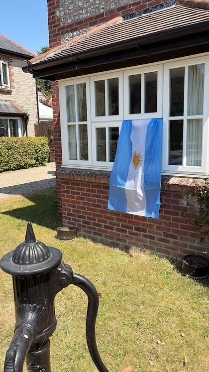 Las bromas entre amigos ingleses y argentinos comenzaron varios días antes del partido