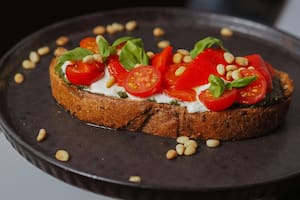Las bruschettas no solo son un plato de entrada, pueden salvar del apuro a cualquiera que no tenga tiempo