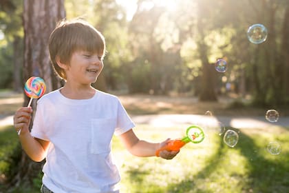 Las burbujas no solo cautivaron la imaginación de niños y adultos durante décadas, si no que también pueden traer recuerdos de la infancia