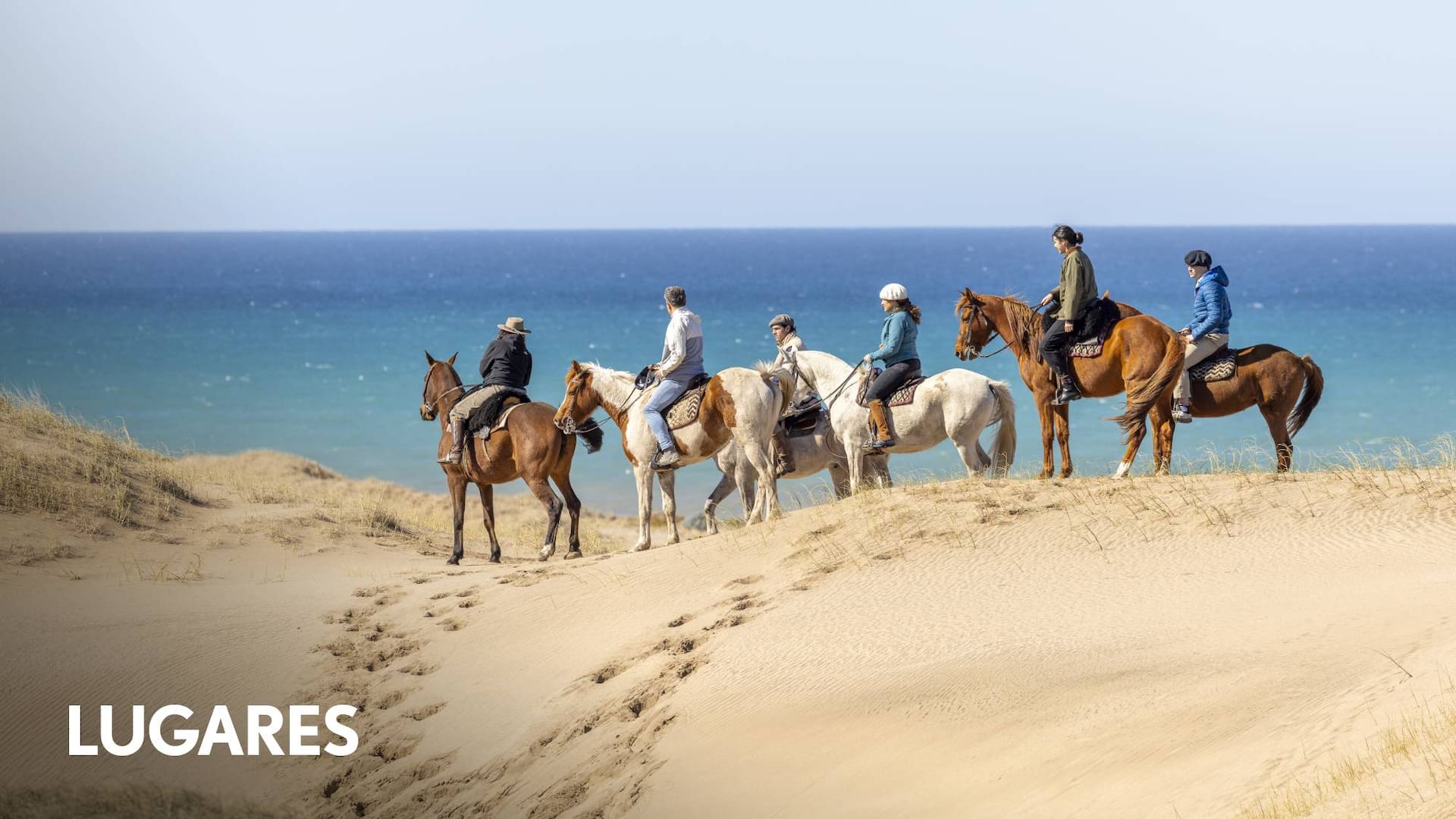 Las Cabalgatas Andora atraviesan campo, médanos y mar.