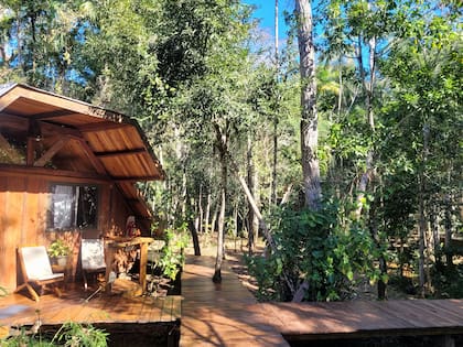 Las cabañas fueron construidas respetando el entorno natural.