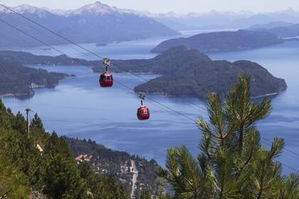 Las cabinas del teleférico, con increíble vista panorámica de lagos y montañas
