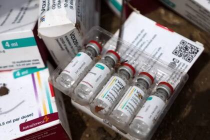 Las cajas contenían las ampolletas de la vacuna AstraZeneca que estaban a punto de expirar