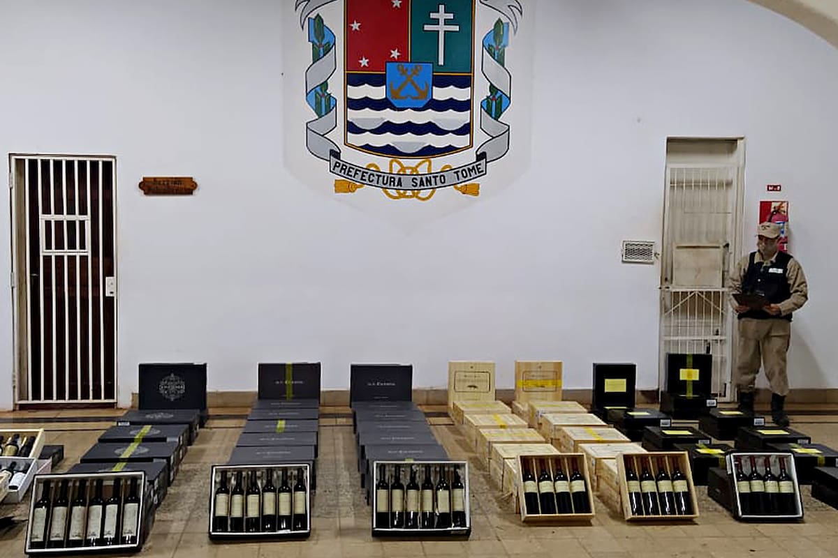 Las cajas de vino secuestradas por la Prefectura Naval en Corrientes