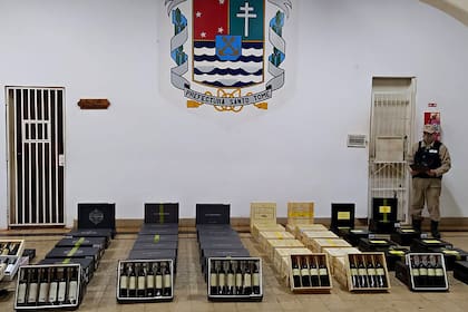 Las cajas de vino secuestradas por la Prefectura Naval en Corrientes