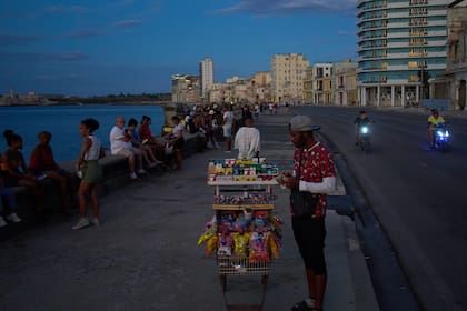 Las calles de Cuba continúan sin luz y Estados Unidos advirtió que no cambiará su postura política