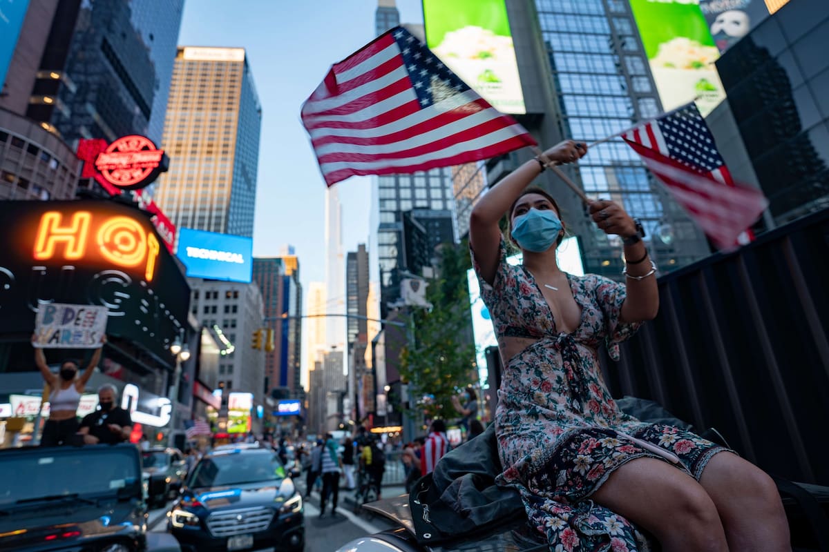 Las calles de Nueva York se colmaron de simpatizantes de Joe Biden para celebrar el triunfo electoral