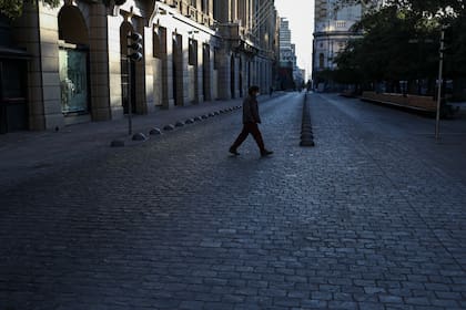 Las calles de Santiago, desiertas en medio de otro confinamiento por el coronavirus