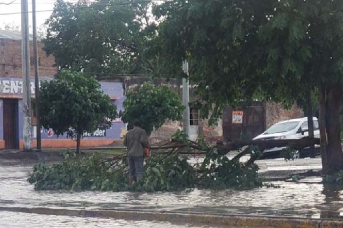 Las calles quedaron anegadas y hubo cortes del suministro eléctrico