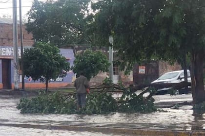 Las calles quedaron anegadas y hubo cortes del suministro eléctrico