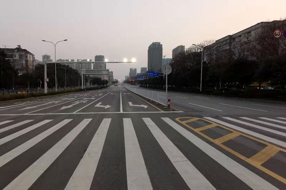 Las calles vaciasde la ciudad de Wuhan, donde se originó el virus