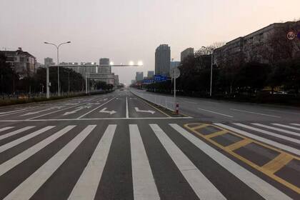 Las calles vacías de la ciudad de Wuhan, donde se originó el virus