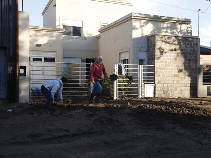 Las calles y veredas quedaron convertidas en un lodazal