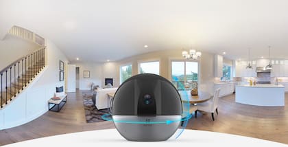 Las cámaras 360, como esta de Ezviz, permiten tener una vista de todo un ambiente y supervisar el movimiento de un adulto