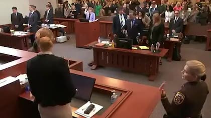 Las cámaras de la señal Court TV siguen paso a paso el juicio y ayudan a amplificar su "pisada mediática", con una gran cantidad de horas destinadas a analizar las imágenes del tribunal de Fairfax