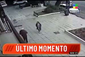 Las cámaras de seguridad captaron el instante en que Guillermo Coppola sufrió un singular accidente en plena calle