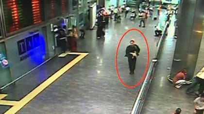 Las cámaras de seguridad del Aeropuerto Internacional de Estambul muestran a los terroristas antes del ataque