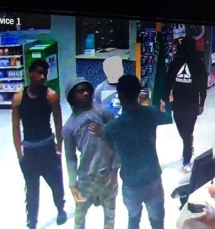 Las cámaras de seguridad del Publix grabaron la pelea entre los jóvenes