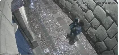 Las cámaras de seguridad grabaron el ataque a la piedra de los doce ángulos