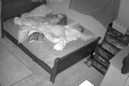 Las cámaras de seguridad mostraron cómo un lego cayó al piso sin ser empujado y causó terror en los Estados Unidos