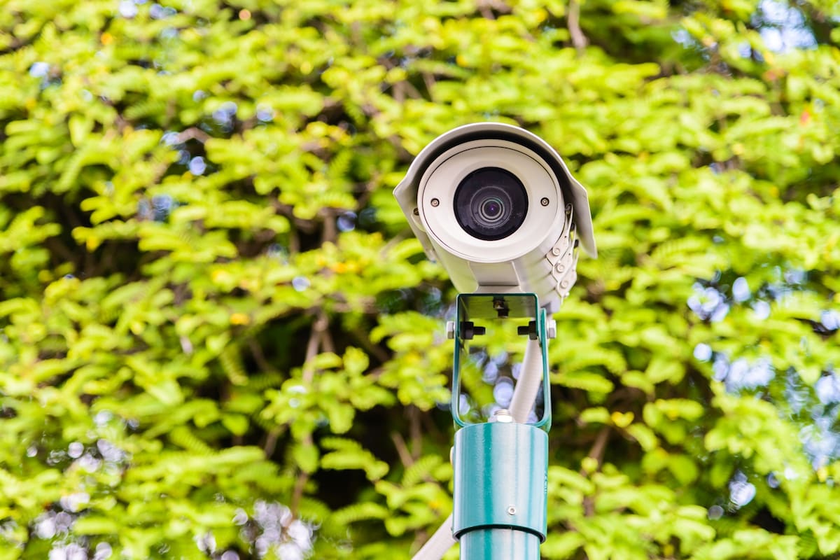 Las cámaras de semáforo en rojo pueden utilizarse sin restricciones de ubicación, a diferencia de los radares móviles para controlar la velocidad