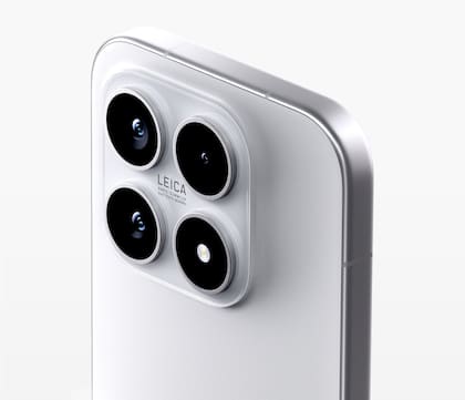 Las cámaras del Xiaomi 17, que no tiene una pantalla trasera como los modelos Pro y Pro Max