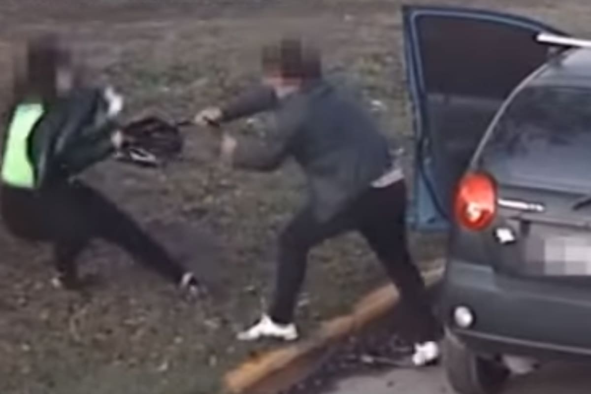 Las cámaras lo captaron agrediendo a su pareja y fue interceptado por el COT cuando huía