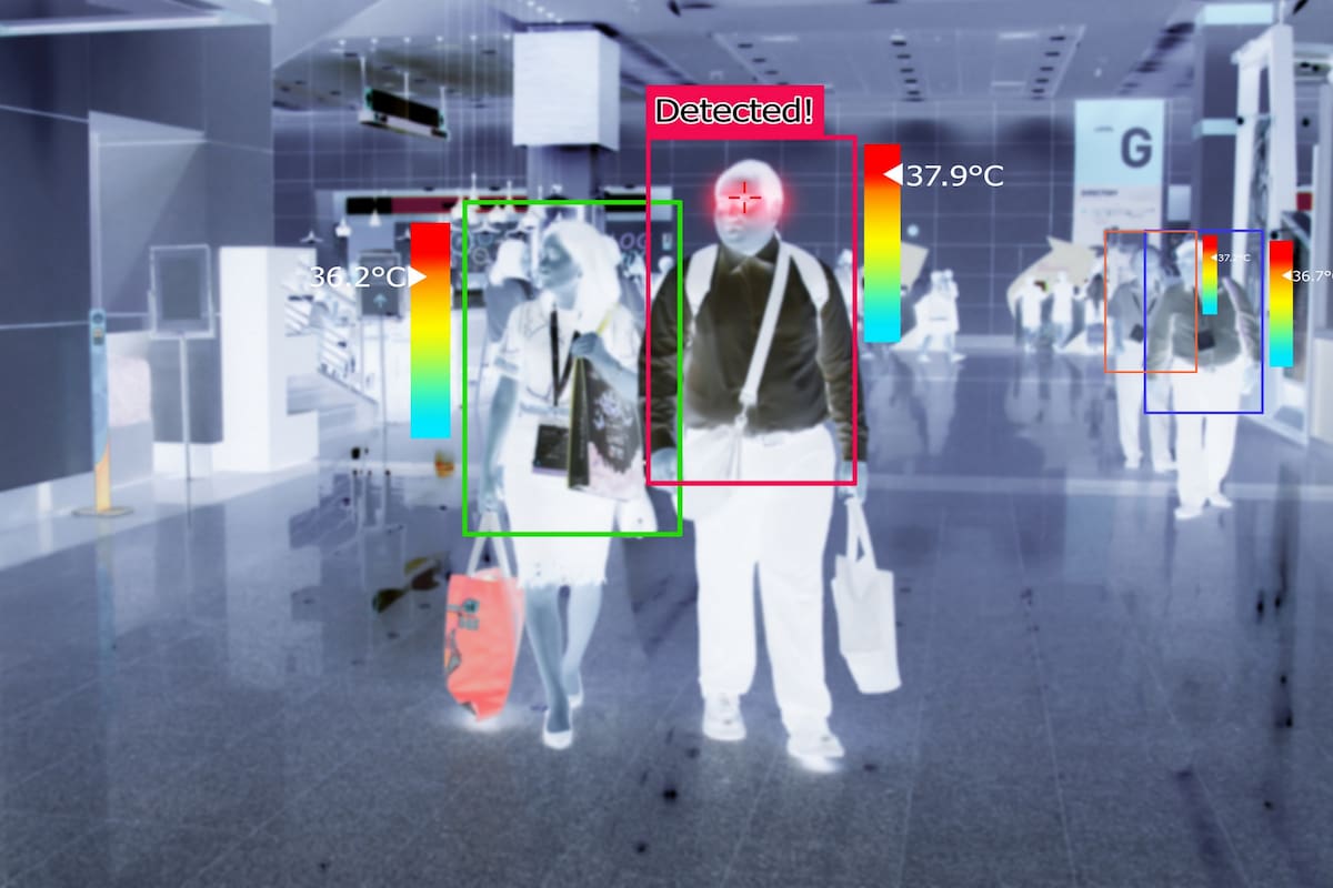 Las cámaras termográficas, el reconocimiento de rostros y el uso de luz ultravioleta UV-C para desinfectar ambientes son algunas de las tecnologías que comenzaron a estar disponibles en la Argentina para gestionar el movimiento seguro de personas en espacios comunes