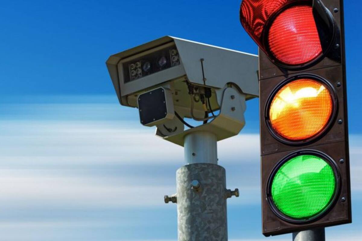 Las cámaras y radares para controlar el tráfico vienen siendo blanco de ataques por parte de un sujeto que se hace llamar "Fleximan".