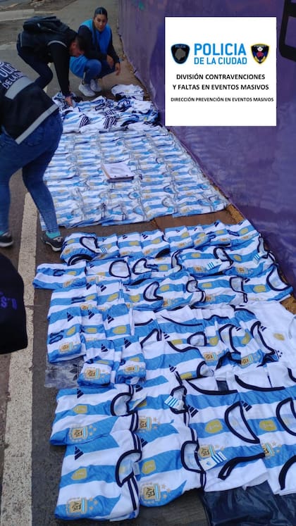 Las camisetas secuestradas por la Policía