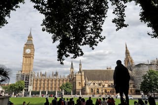 El tapiz de Bayeux llega a Londres tras un traslado épico desde Francia