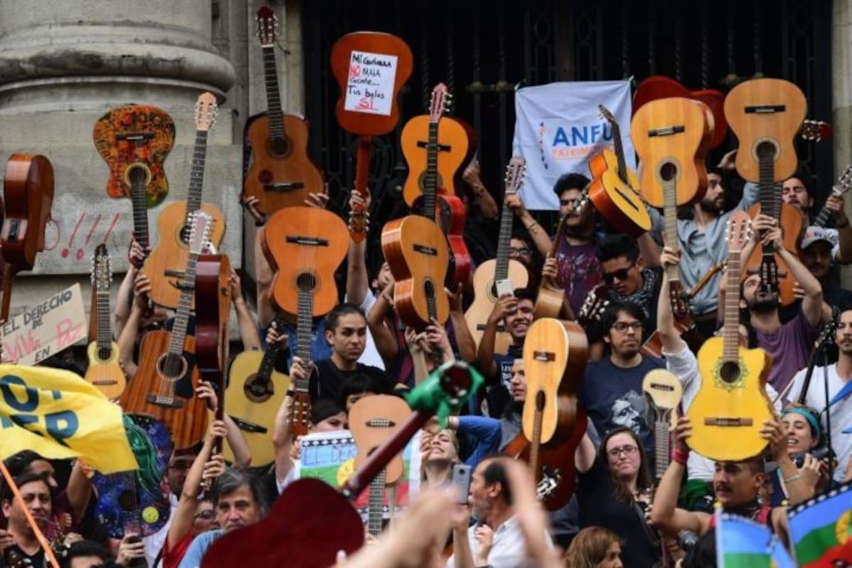 Las canciones de Víctor Jara, como "El derecho de vivir en paz", siguen escuchándose en protestas y manifestaciones, como ocurrió con el estallido social de 2019 en Chile