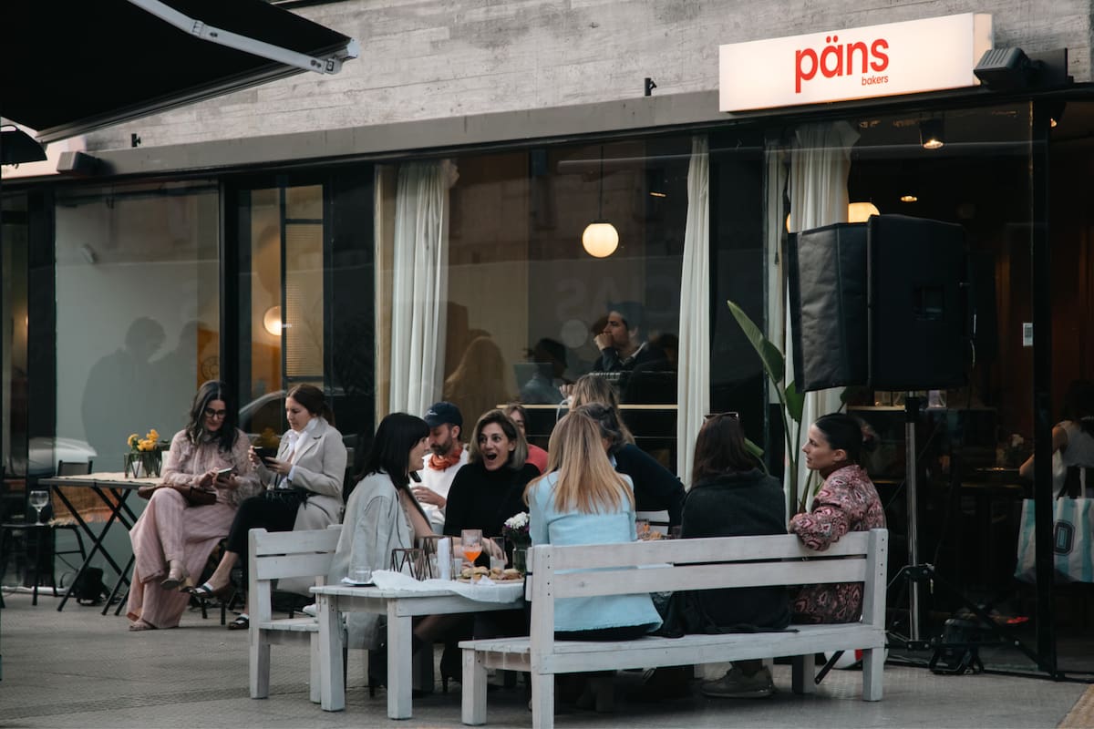 Las Cañitas se ha convertido en un epicentro del café de especialidad, donde las casas de té y heladerías también brillan con propuestas premium