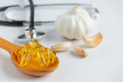 Las cápsulas de ajo se deben tomar tres veces al día, puede ser con las comidas