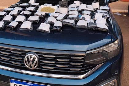 Las cápsulas fulminantes aparecieron fraccionadas en 50 paquetes ocultos en diferentes puntos del vehículo