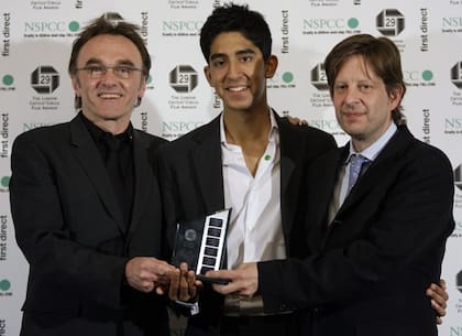 Patel con Danny Boyle, y el productor Christian Coulson de Slumdog Millonaire, ¿quién quiere ser millonario?