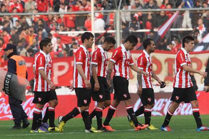 Las caras largas del Rojo tras la derrota