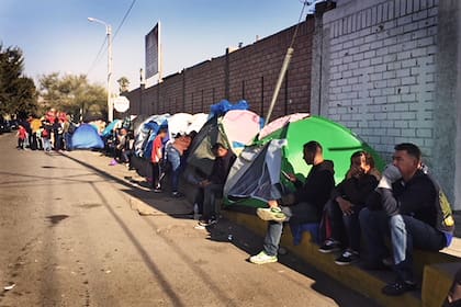 Las carpas de los migrantes venezolanos en Tacna, Perú