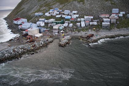 Las casas donde viven los 90 habitantes de la Pequeña Diomedes