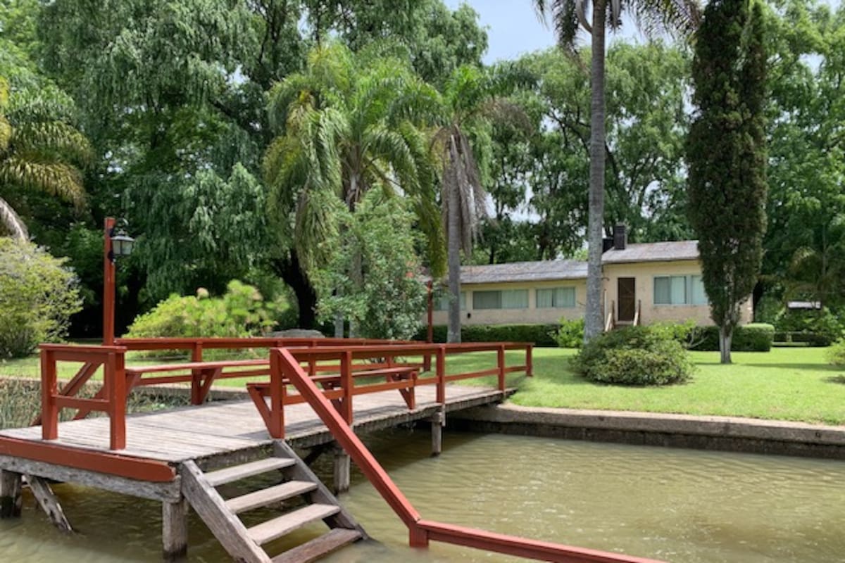 Las casas en el Delta suelen emplazarse en terrenos mucho más amplios que las casas construidas en el continente