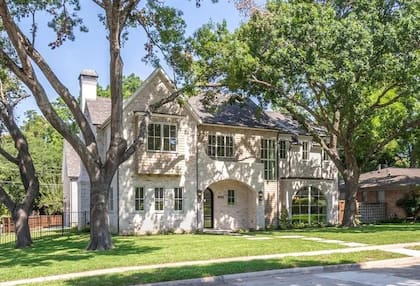 Las casas en Lake Ridge Estates tienen una llamativa arquitectura