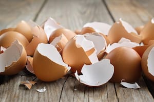 Las cáscaras de huevos tienen la capacidad de quitar las manchas de la ropa